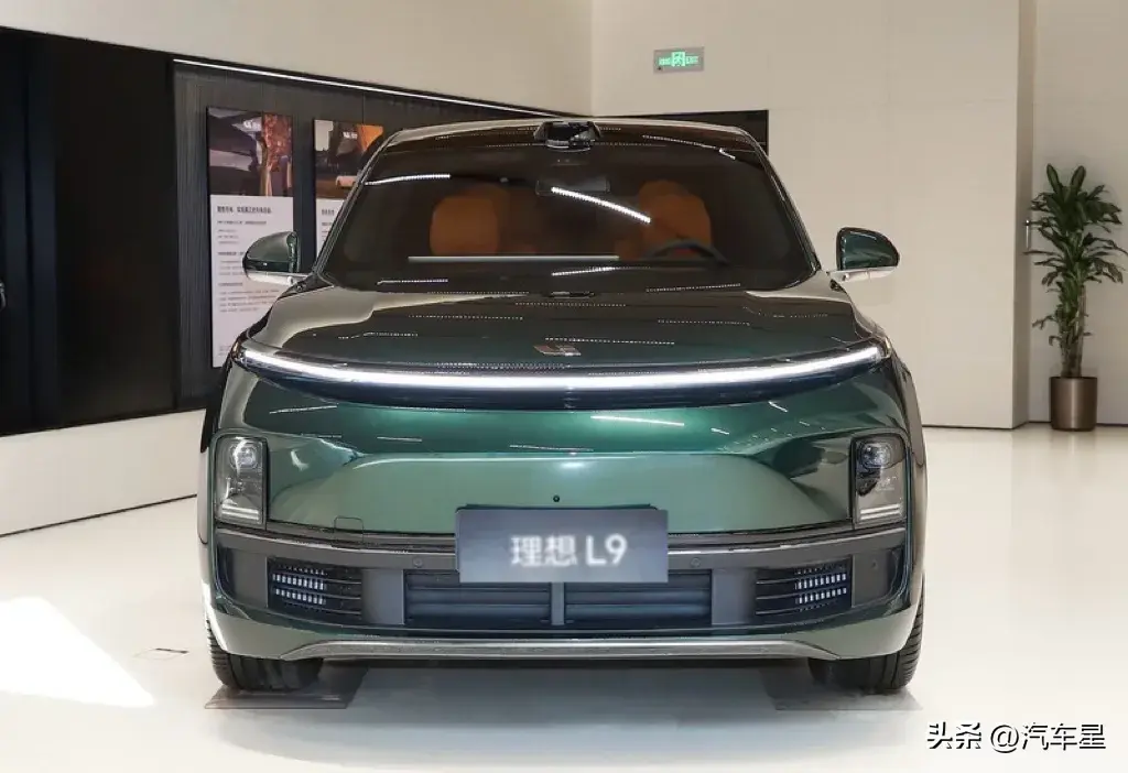 实拍理想L9：全系下调2万！综合续航1412KM！适合家用的六座SUV！