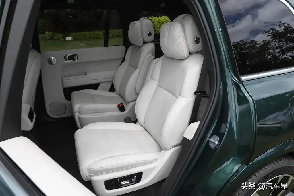 实拍理想L9：全系下调2万！综合续航1412KM！适合家用的六座SUV！