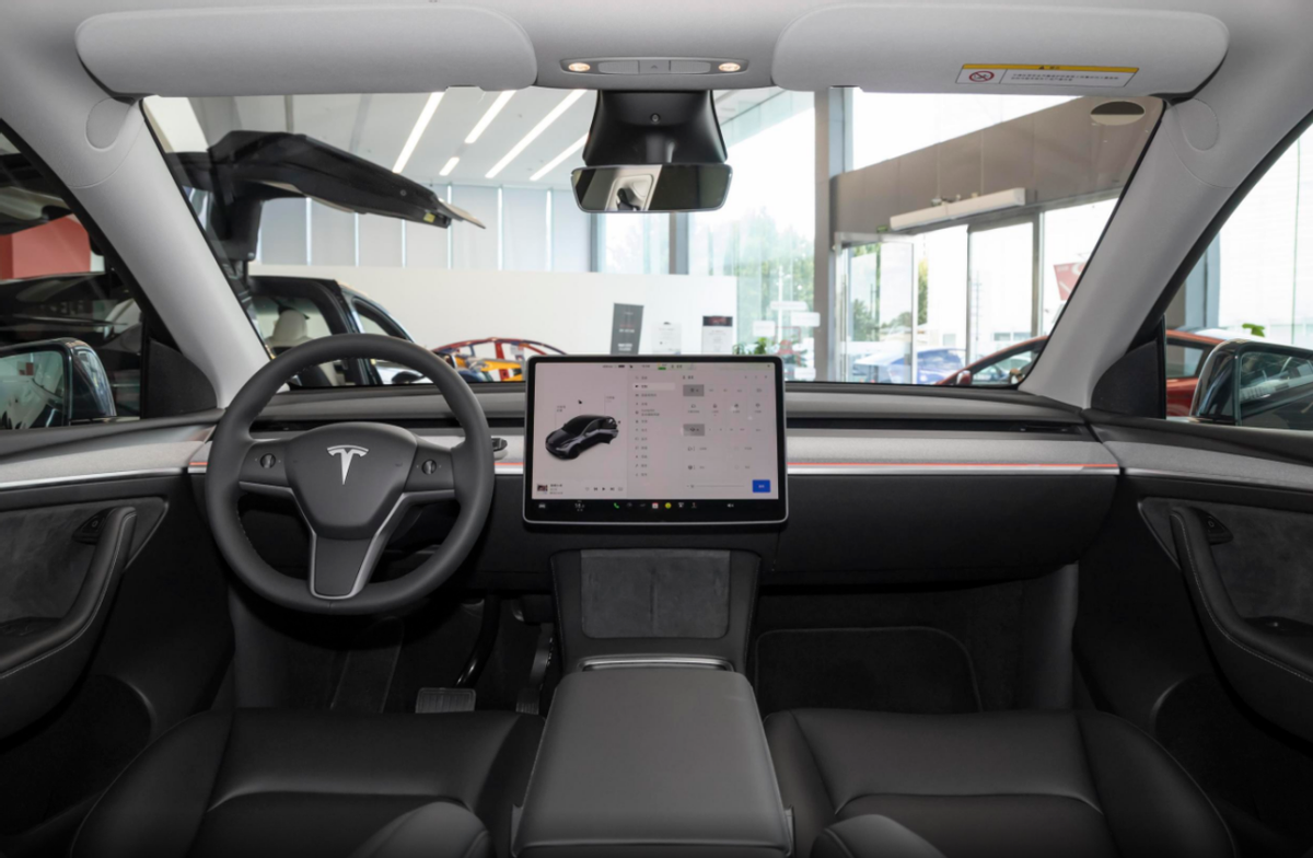 小鹏G9变相降价8000元，对比特斯拉Model Y，优缺点在哪？