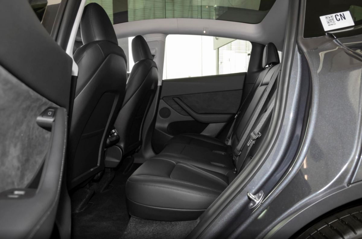 小鹏G9变相降价8000元，对比特斯拉Model Y，优缺点在哪？