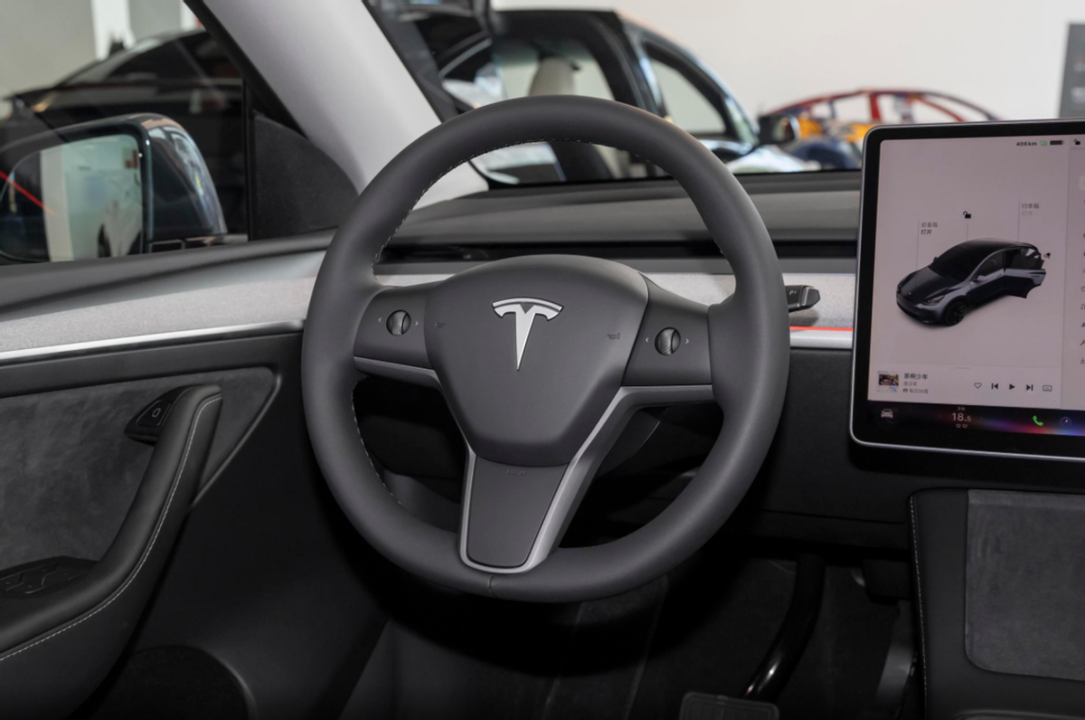 小鹏G9变相降价8000元，对比特斯拉Model Y，优缺点在哪？