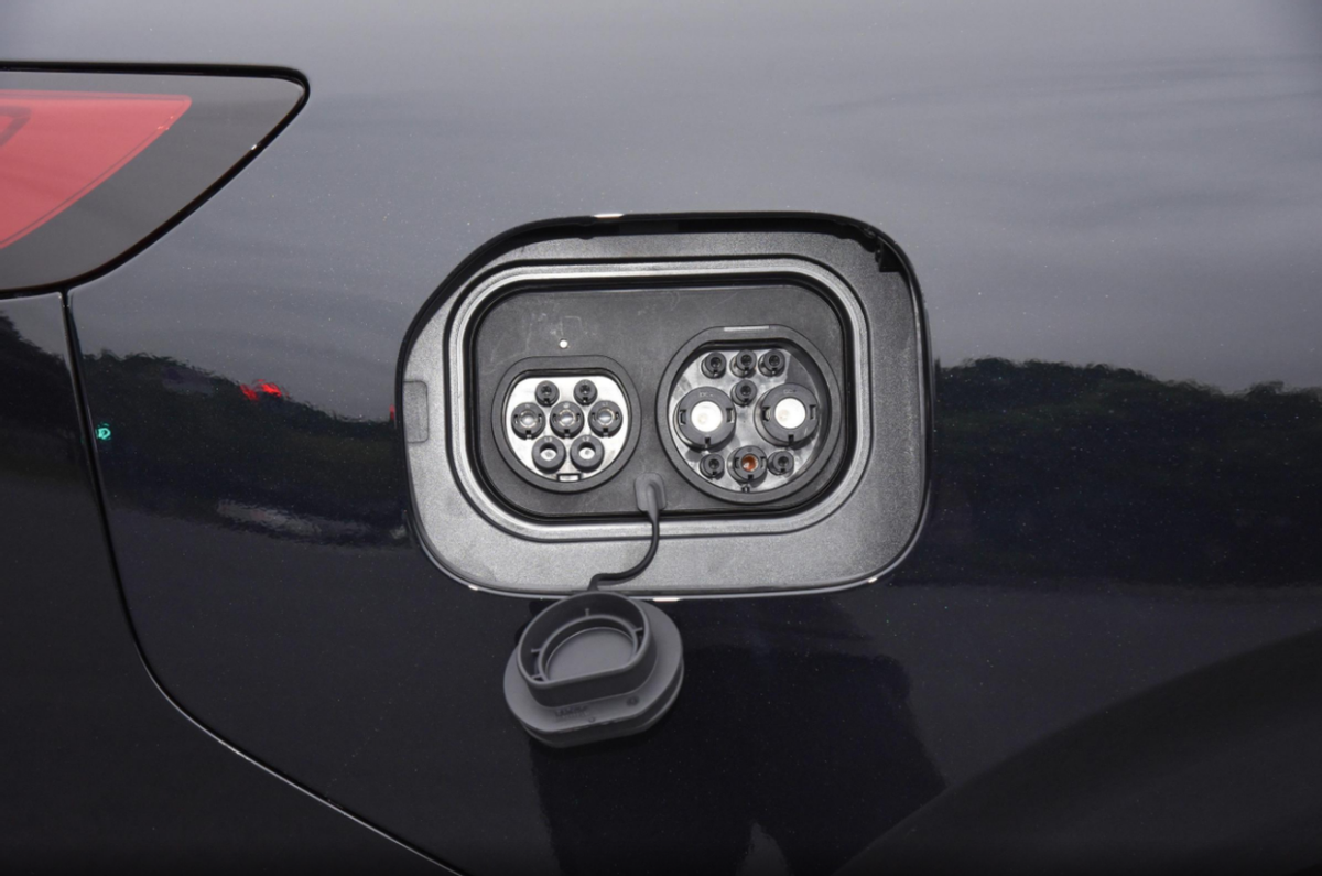 小鹏G9变相降价8000元，对比特斯拉Model Y，优缺点在哪？