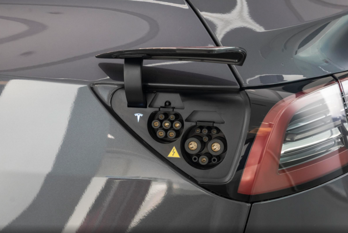 小鹏G9变相降价8000元，对比特斯拉Model Y，优缺点在哪？