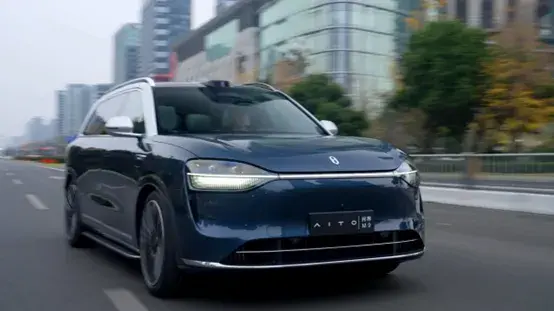 智能出行的领航车——问界M9