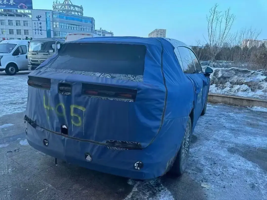 极氪伪装车SUV亮相街头，目标理想L6，预计24.98万起售