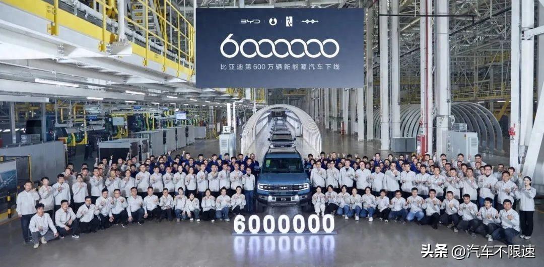 2024年，在燃油车大降价中捡漏？还是直接入手新能源汽车更合适？