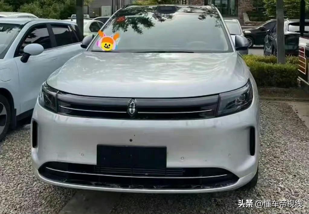 新车 | 新前脸好看吗？AITO问界M7无伪装实车曝光，现款24.98万元起