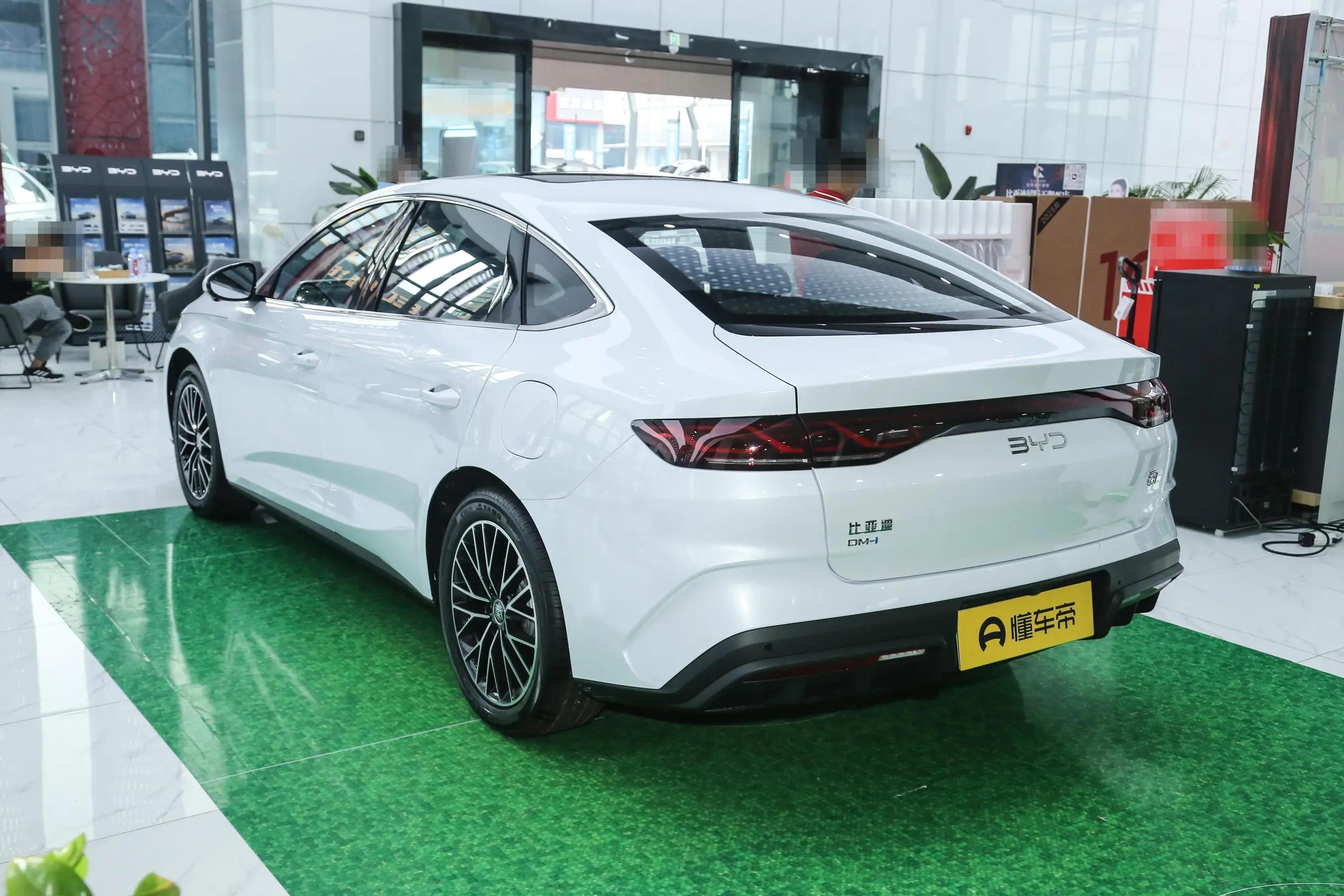 13万选家用混动车，秦L DM-i和深蓝SL03，你选谁？