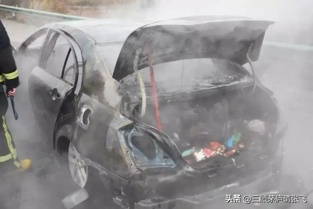 如果你现在开的是新能源汽车，建议必备以下物品，关键时刻能保命