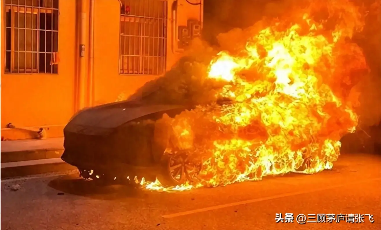 如果你现在开的是新能源汽车，建议必备以下物品，关键时刻能保命