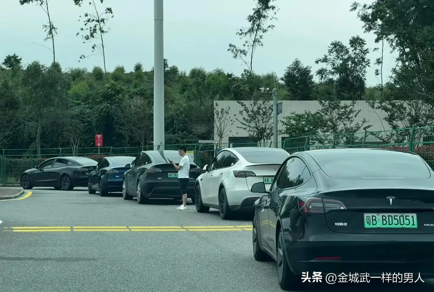 传统燃油车VS新能源汽车，你选哪一个？