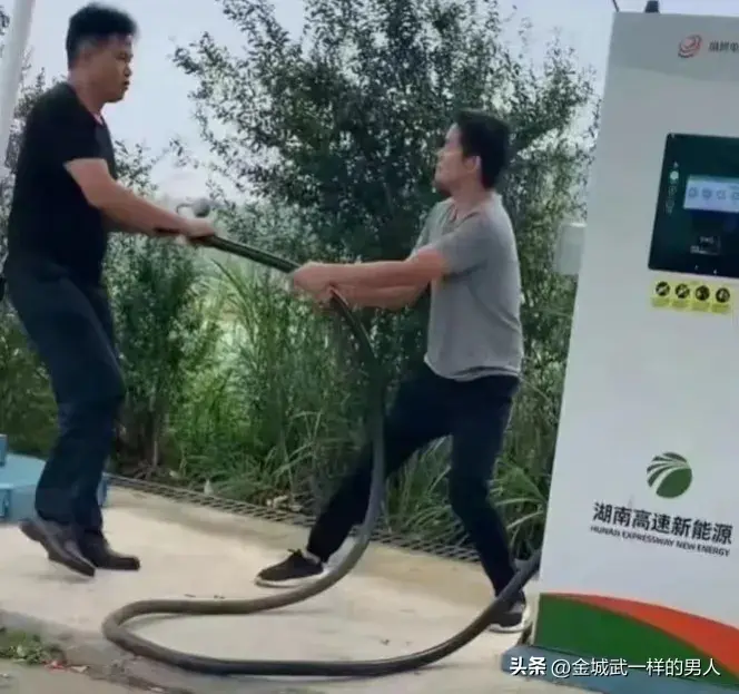 传统燃油车VS新能源汽车，你选哪一个？