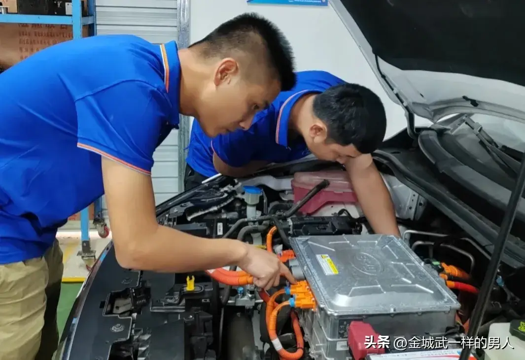 传统燃油车VS新能源汽车，你选哪一个？