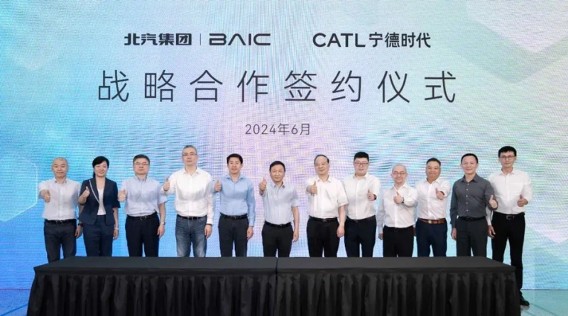 与宁王高频互动，北汽极狐极致品质极致性能再加码