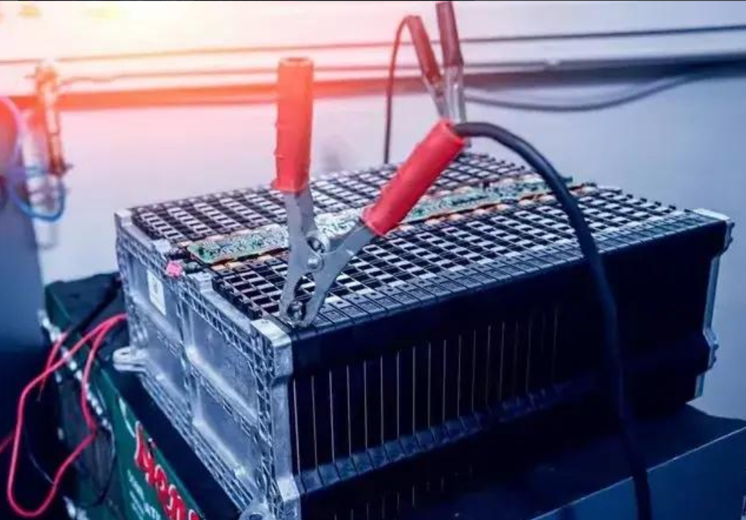 烈日下的新能源痛点：高温背后的启示，彻底撕开新能源汽车弊端