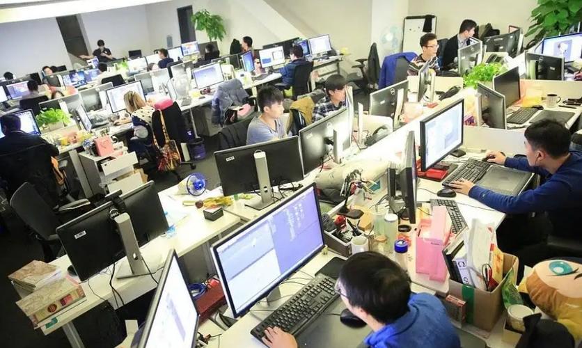 人工智能取代人类？30万AI“技工”已上岗，底层工人何去何从？