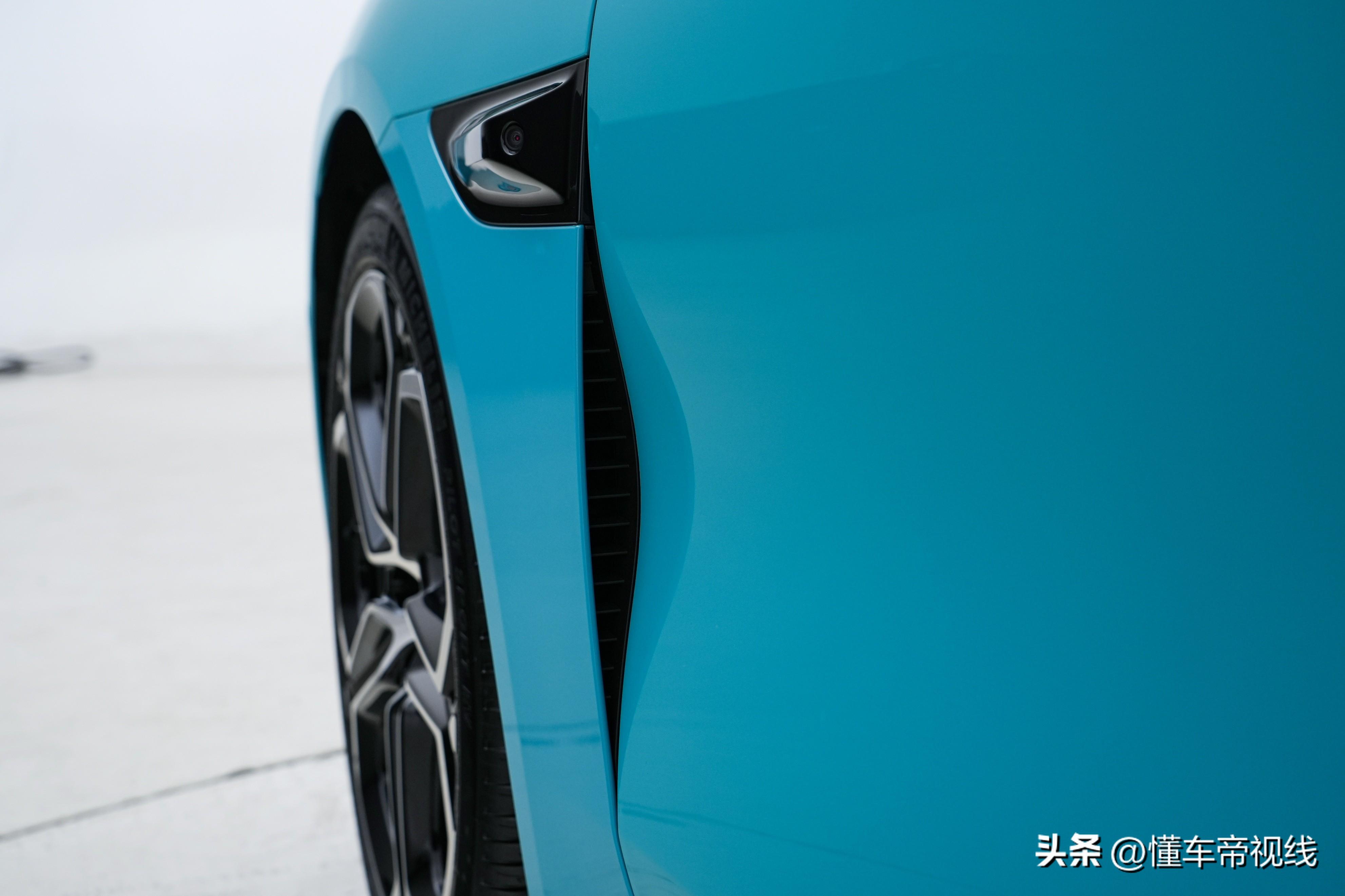 新车 | “零百”2.78秒/空气悬架/800伏快充等，小米SU7实拍解析