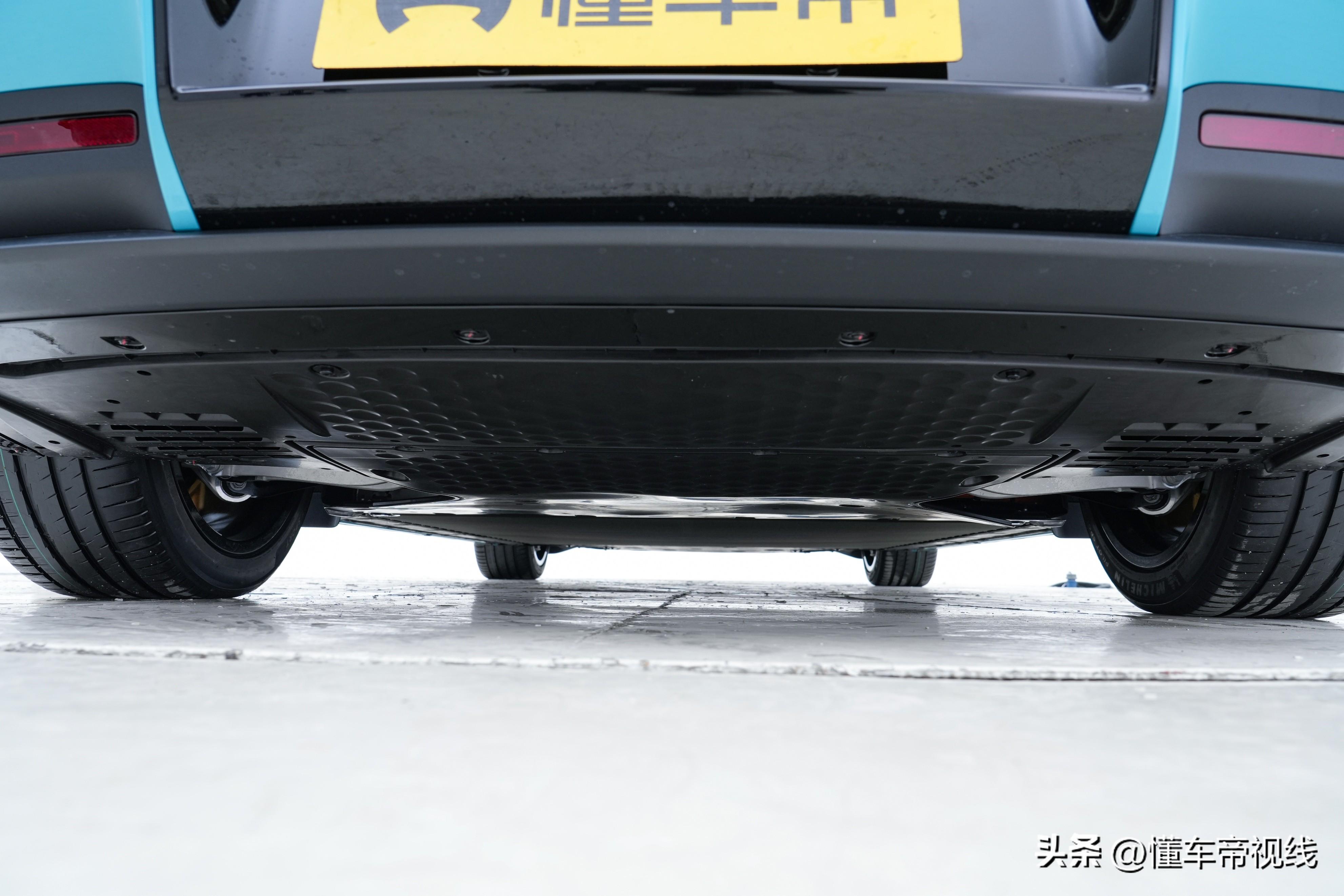 新车 | “零百”2.78秒/空气悬架/800伏快充等，小米SU7实拍解析