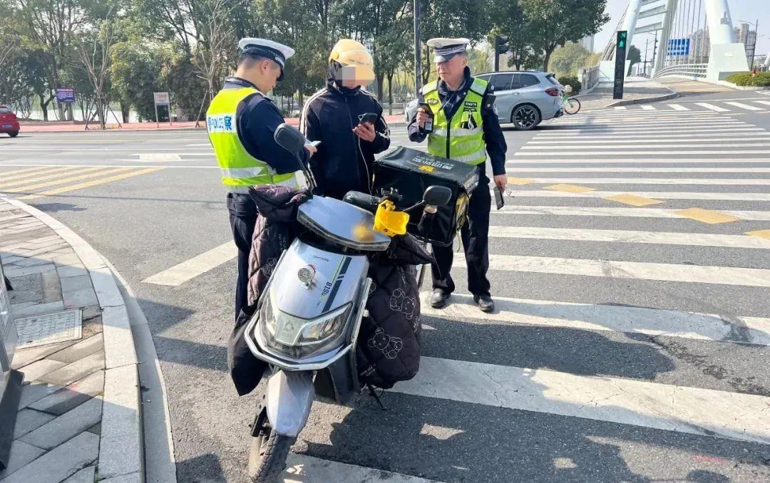 谁能想到，新能源汽车崛起，竟把传统汽修给逼疯了？