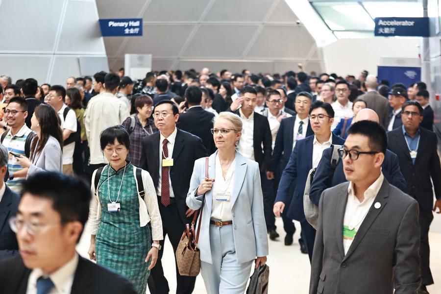 像足球阵型一样分享新能源汽车发展成果
