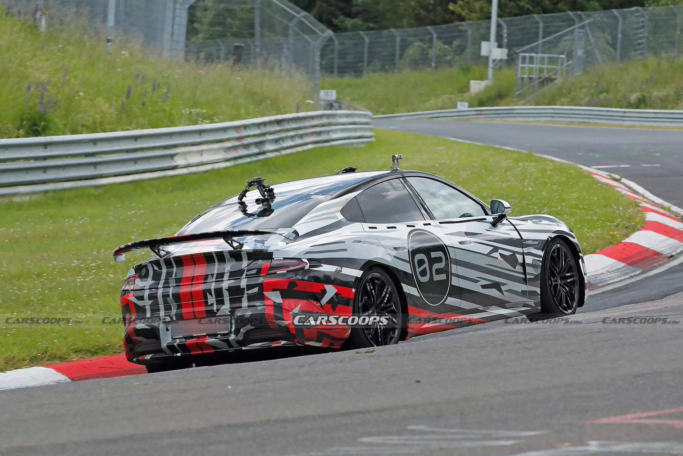 小米SU7在纽北跑得比911 GT3还快？刹车咋解决的？