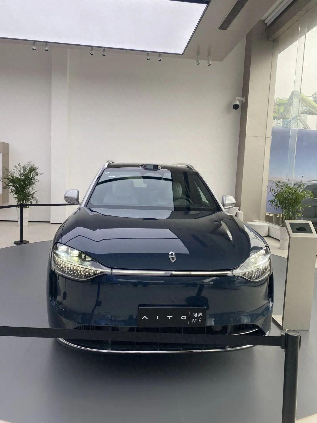 充满争议的问界M9，材料工程师抠完细节指出几个缺憾