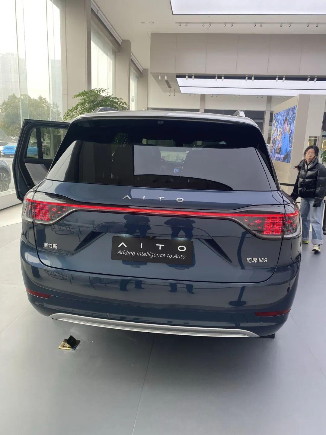 充满争议的问界M9，材料工程师抠完细节指出几个缺憾