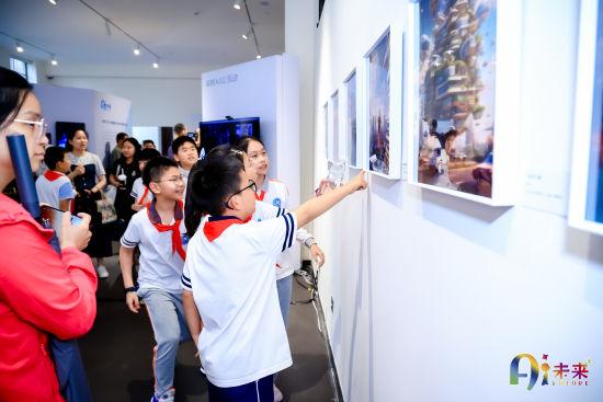 探索跨界融合新路径 上海首届青少年AIGC创新艺术展举办