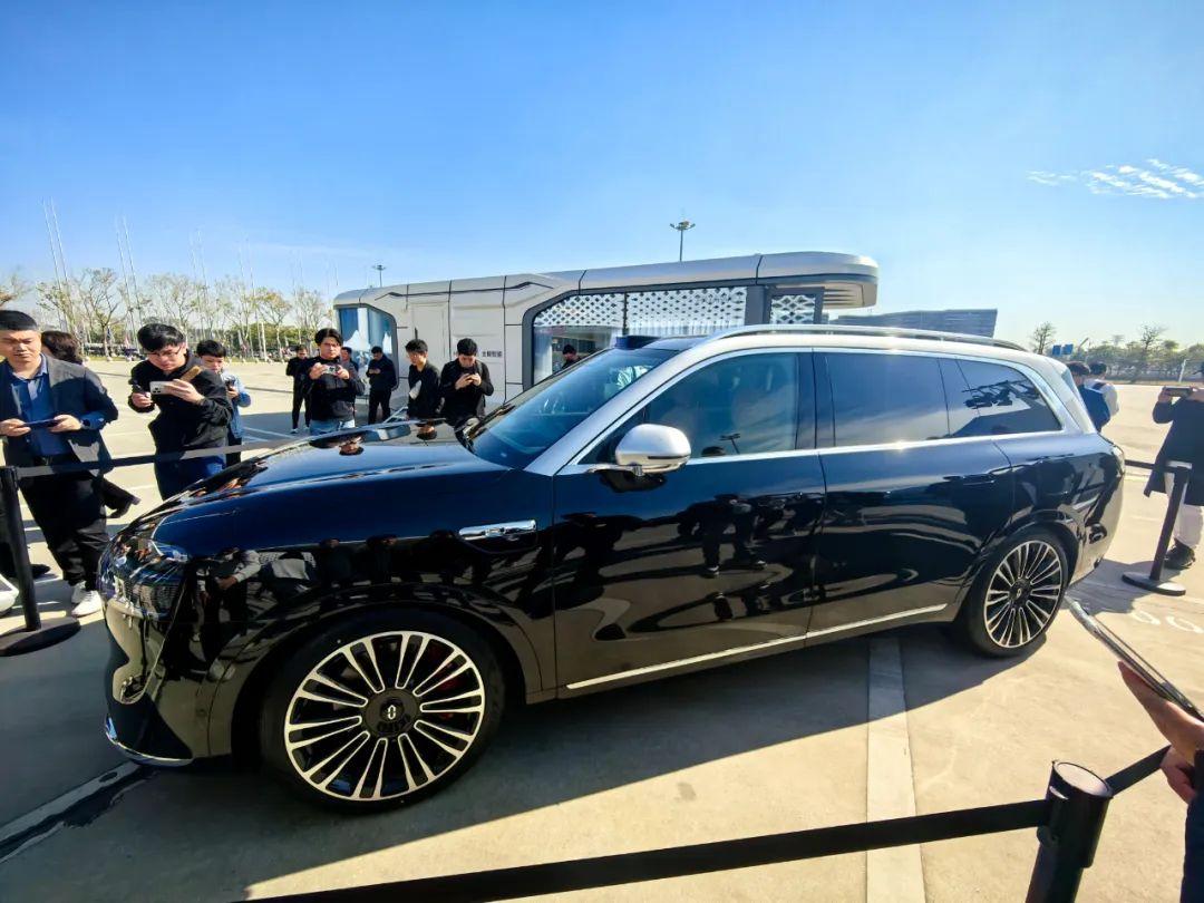问界M9，真的能做到1000万内最好SUV？