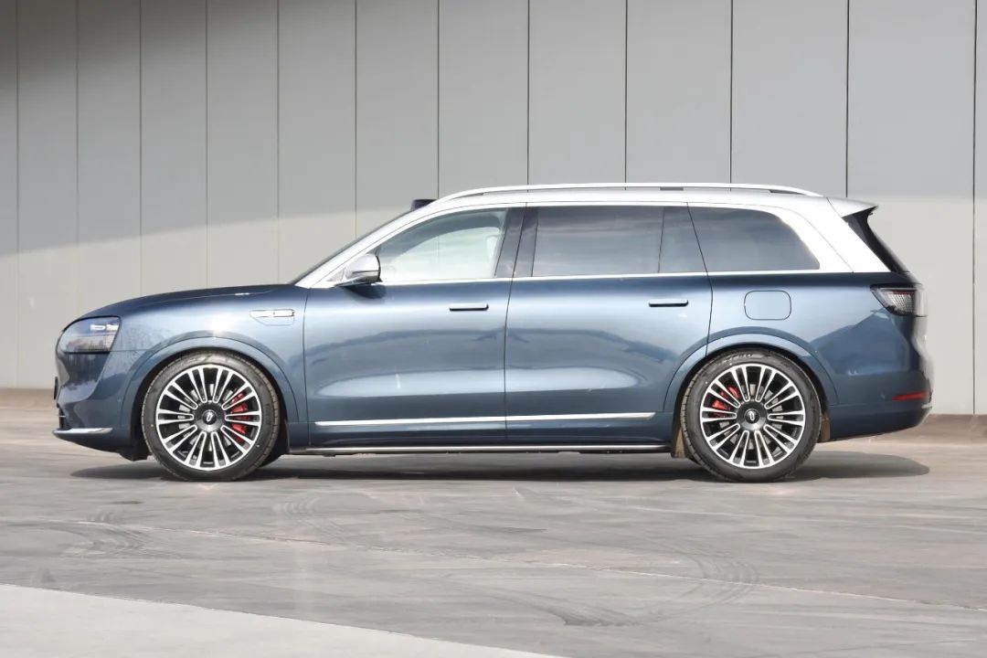 问界M9，真的能做到1000万内最好SUV？