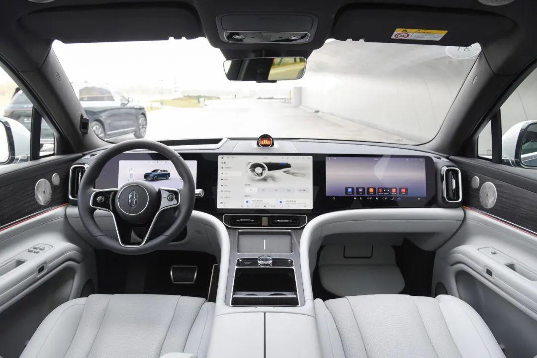 问界M9，真的能做到1000万内最好SUV？