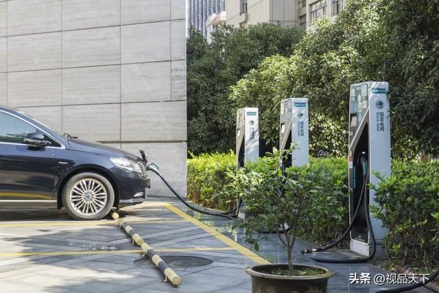 解析2024年购买新能源汽车的攻略与注意事项