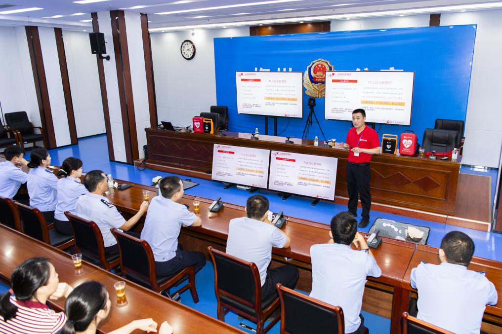 2024.6.20心肺复苏器械单位送设备到警察协会同时进行使用培训008