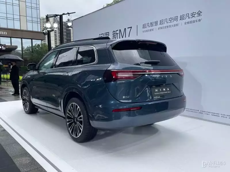 问界新M7 Ultra售28.98万起 升级CDC减振器/问界M9同款激光雷达