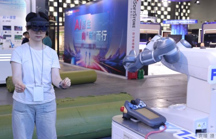 图集│探营2024世界人工智能大会，“人工智能+”落地抢先看