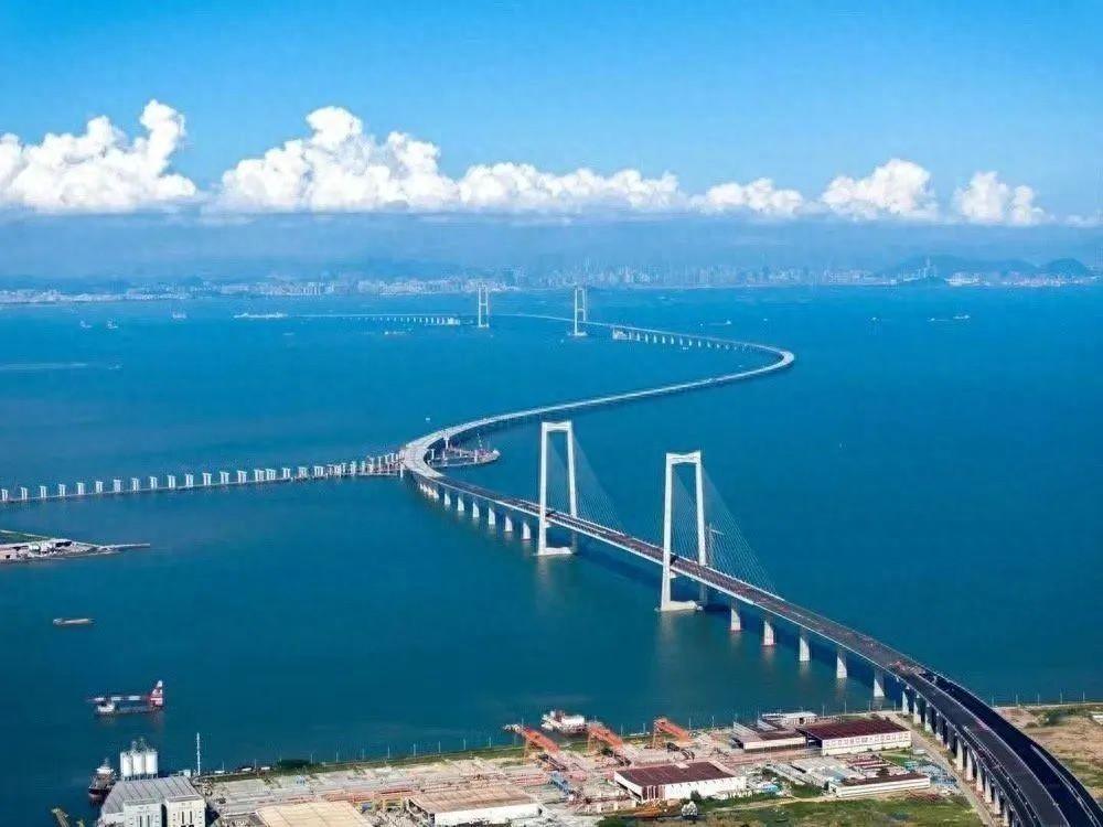 小米SU7深中通道违停被罚，网友：仰望U8龟速车队的事怎么说？
