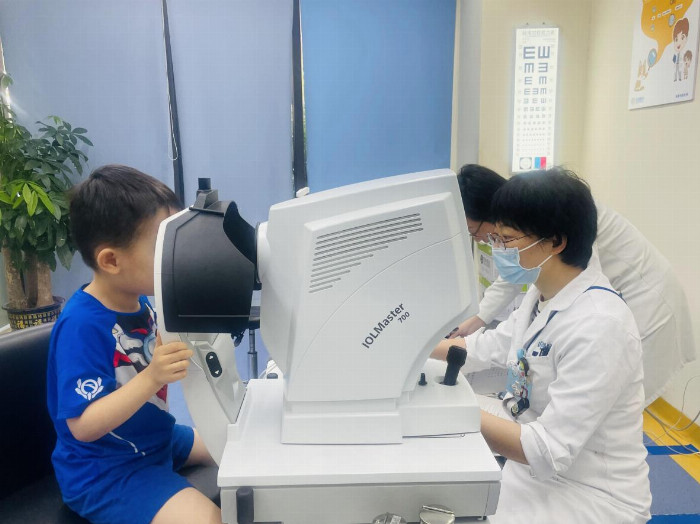 向近视增长宣战 捍卫睛彩童年：角膜塑形镜为儿童筑起视力防线