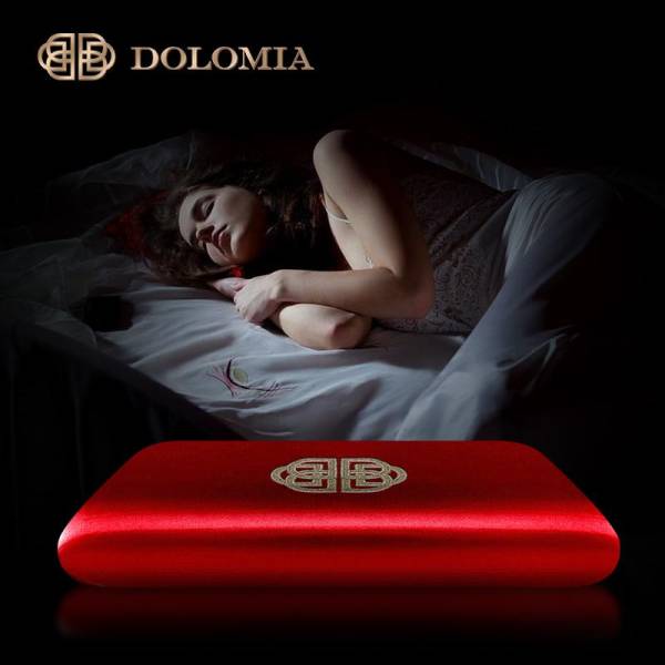 奢睡枕中的一员DOLOMIA，不断升级材质实力，在高级制枕领域更胜一筹