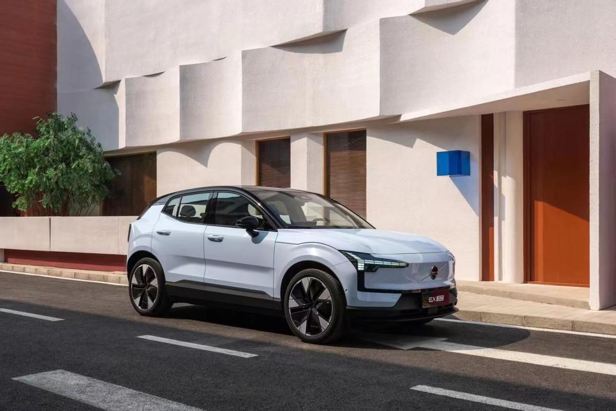 沃尔沃EX30：以简约设计打造时尚精致小型SUV
