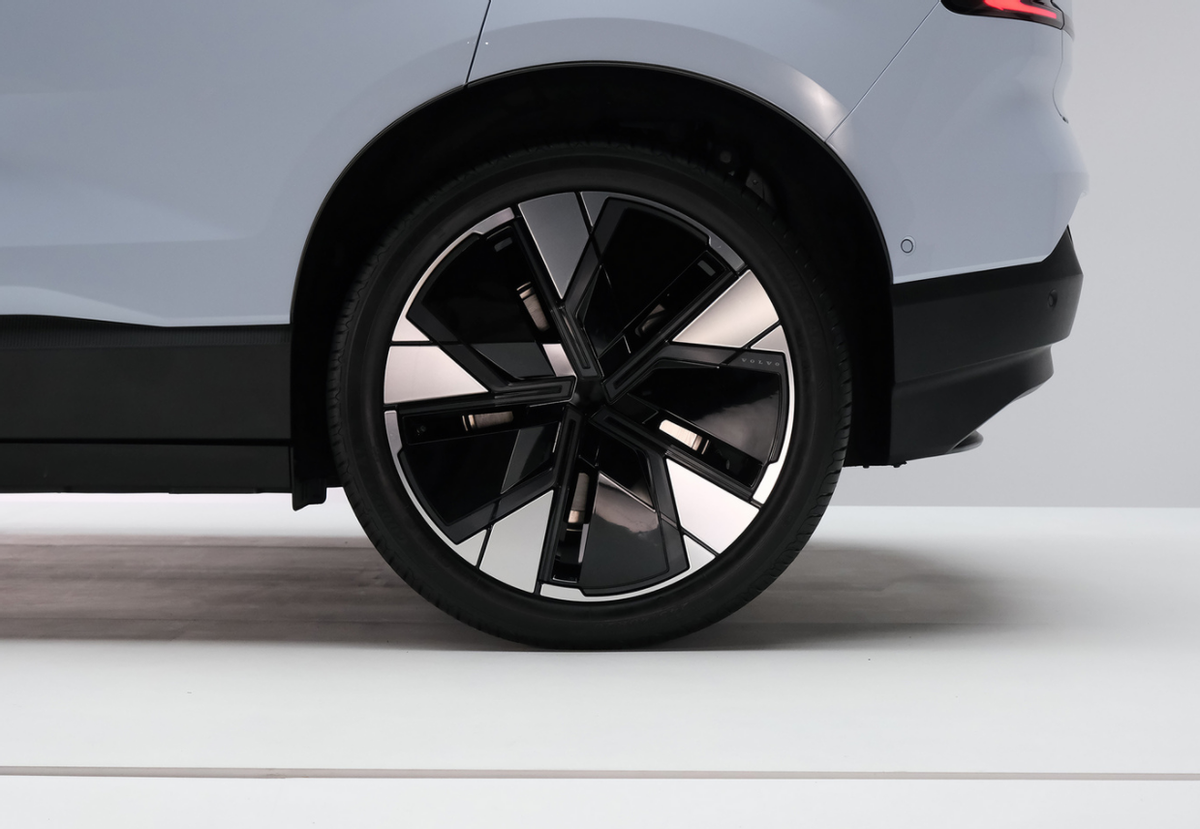 沃尔沃EX30：以简约设计打造时尚精致小型SUV