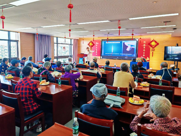 “无惧时光，守护银龄”敬老爱眼月启动，普瑞眼科筑中老年眼健康防线