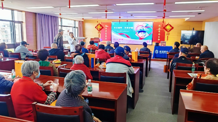 联合国糖尿病日 | 关注糖网，普瑞眼科与中老年朋友共同守护眼健康