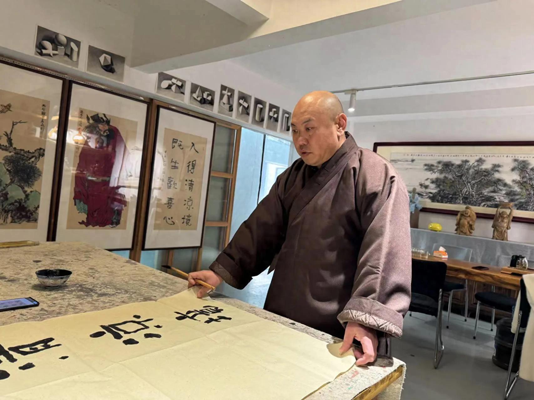 杨永刚画作禅意之美：东方美学的当代呈现
