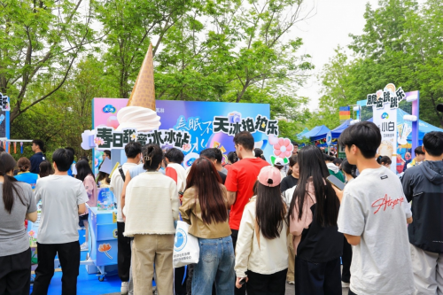 青春就要放肆甜，天冰春日快闪席卷全国高校