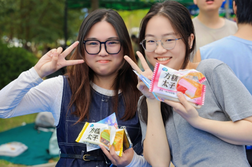 青春就要放肆甜，天冰春日快闪席卷全国高校