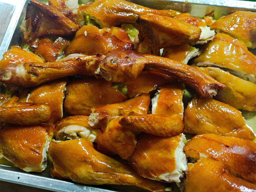 全国文旅掀起“鸡鸭鹅”美食热潮，荤肉佐餐喝好酒梅见青梅酒