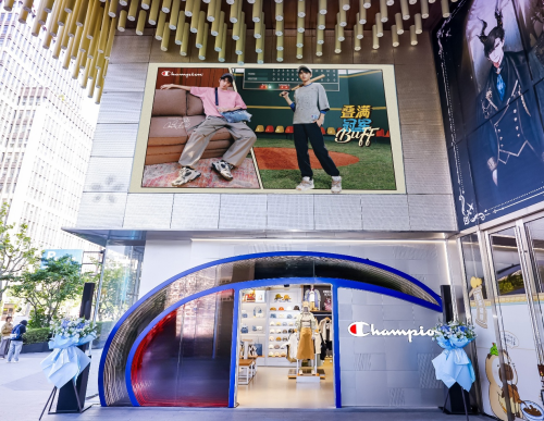 Champion上海大悦城新店启幕，潮流释放叠满冠军BUFF