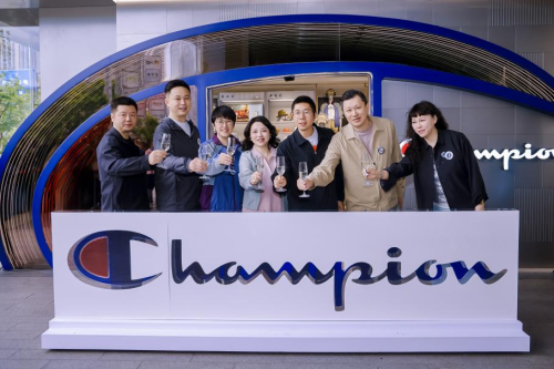 Champion上海大悦城新店启幕，潮流释放叠满冠军BUFF