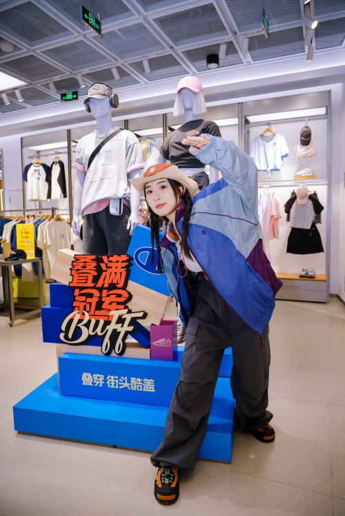 Champion上海大悦城新店启幕，潮流释放叠满冠军BUFF