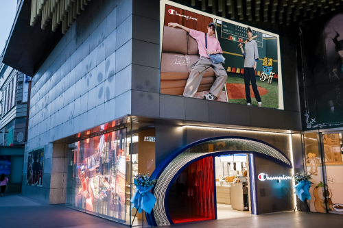Champion上海大悦城新店启幕，潮流释放叠满冠军BUFF